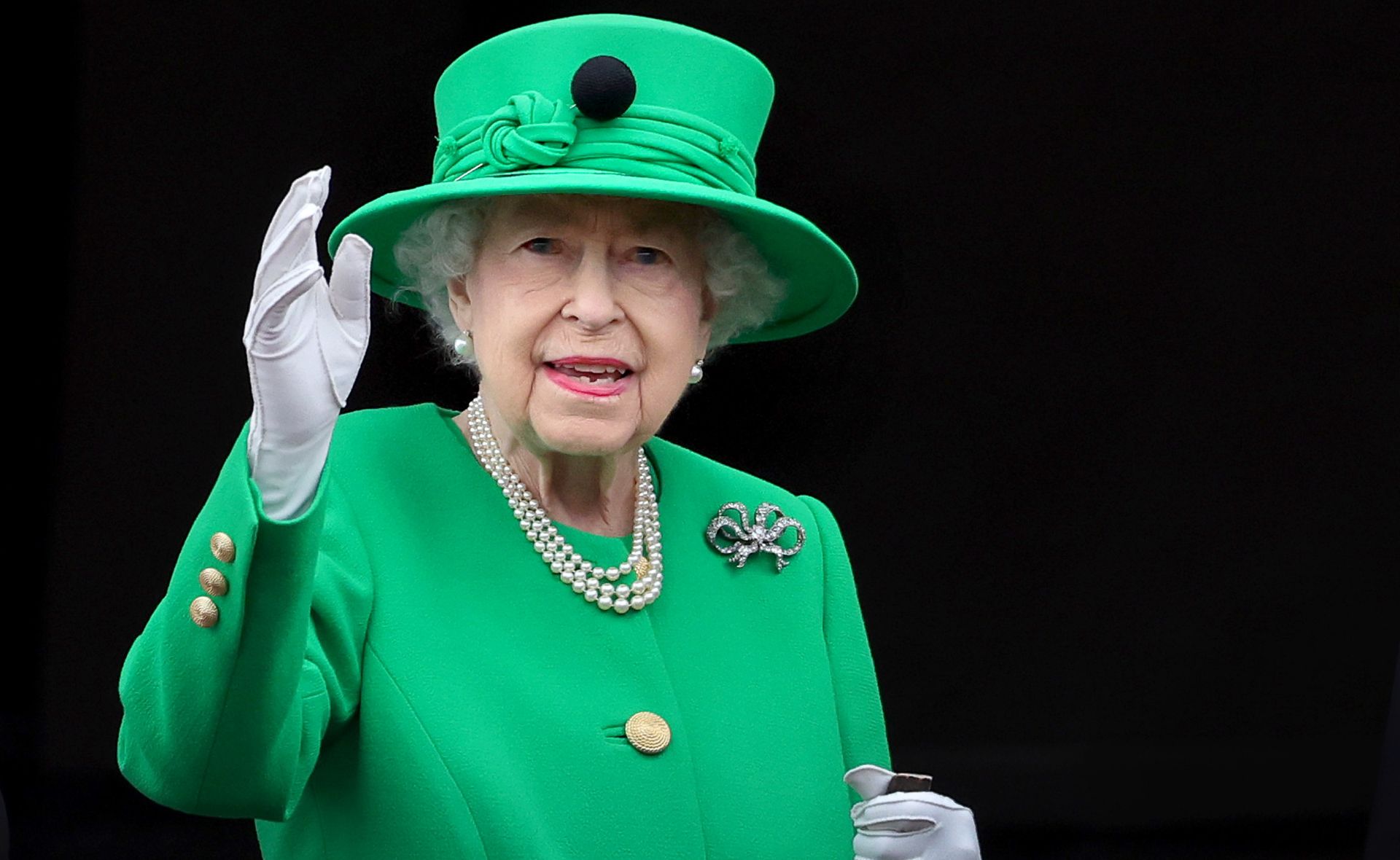 The special hidden detail in Queen Elizabeth II’s surprise Platinum Jubilee appearance