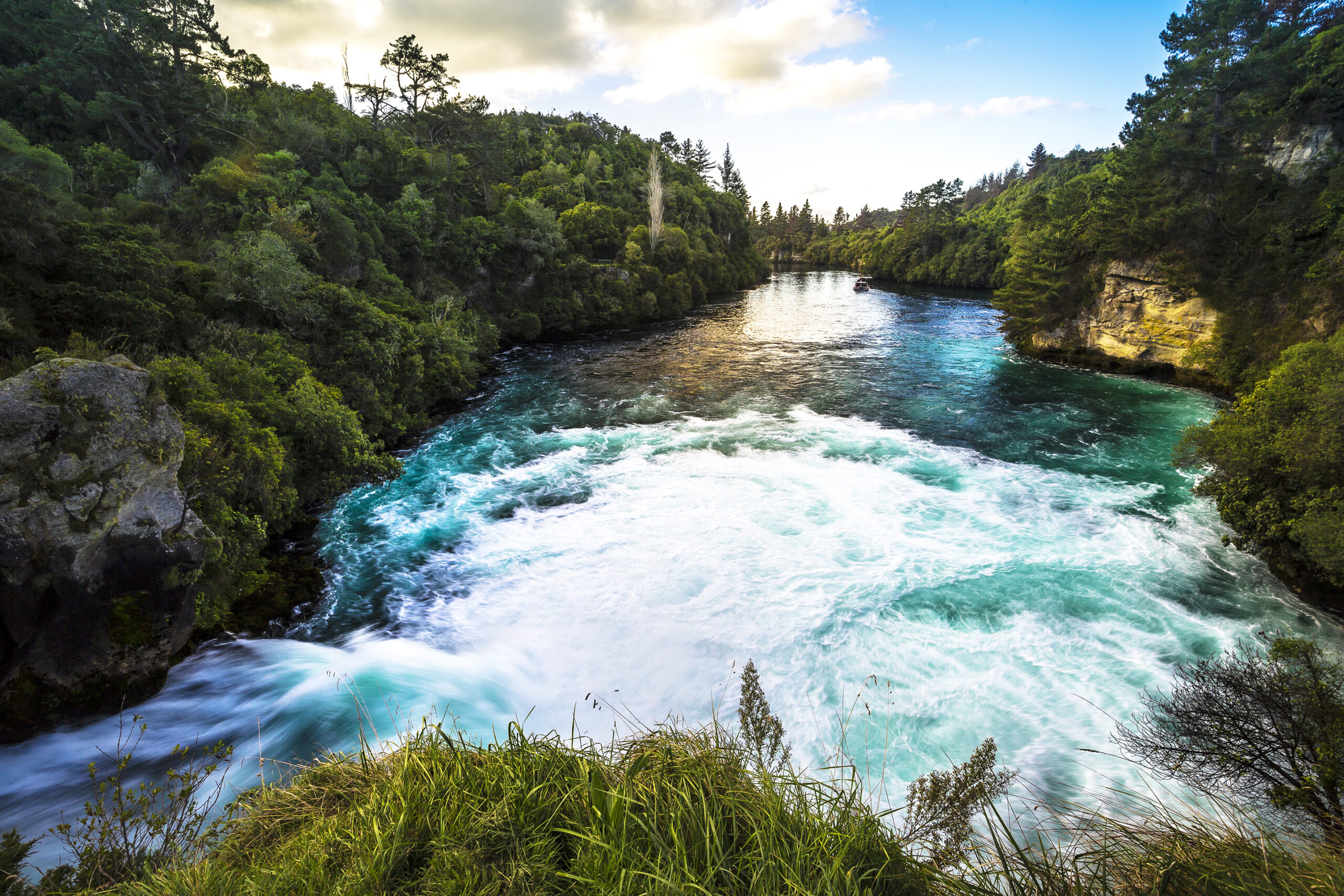 Landscape photo of Huka Falls in Taupo, New Zealand