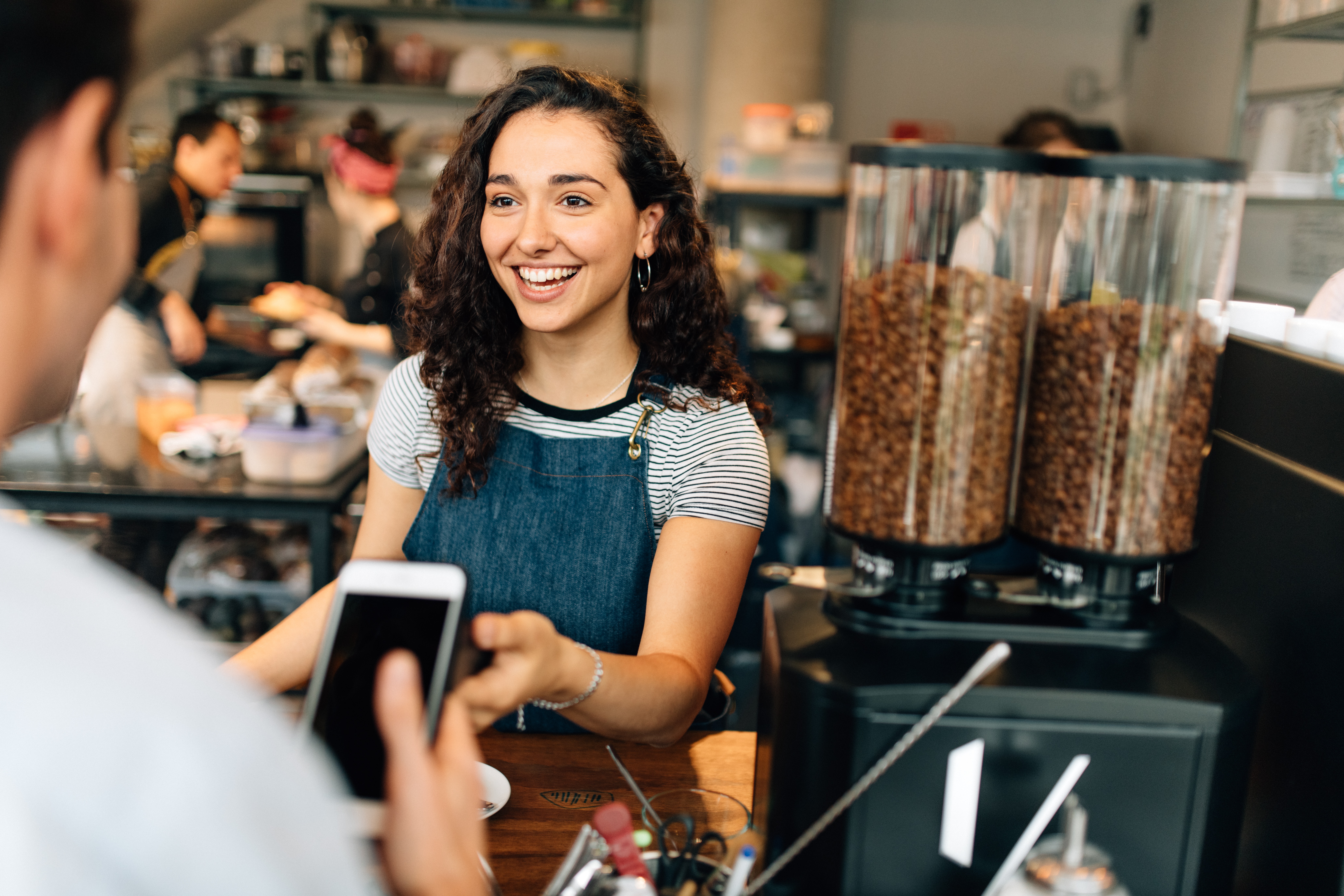 Client pays contactless at coffeeshop