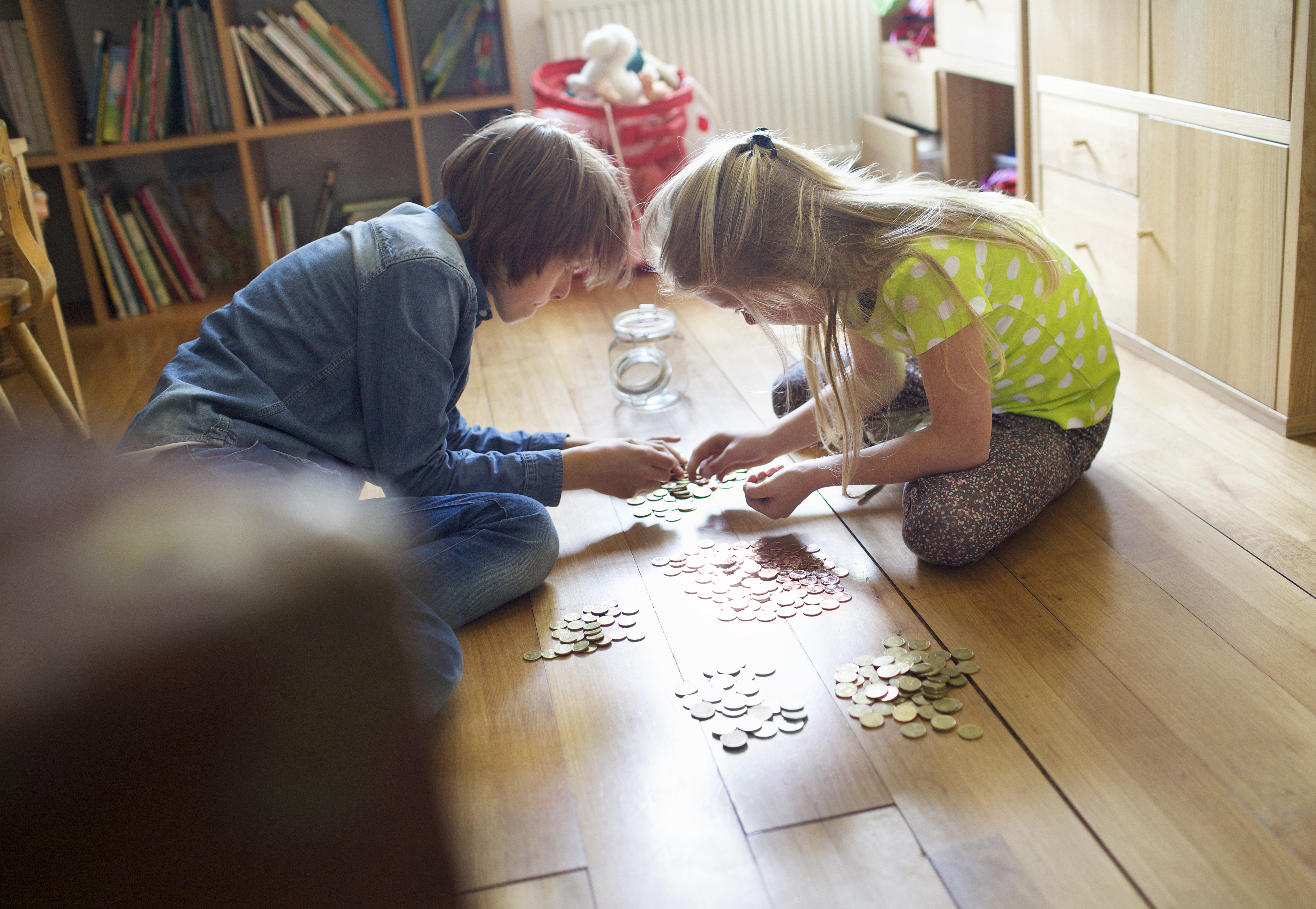 kids counting coins.