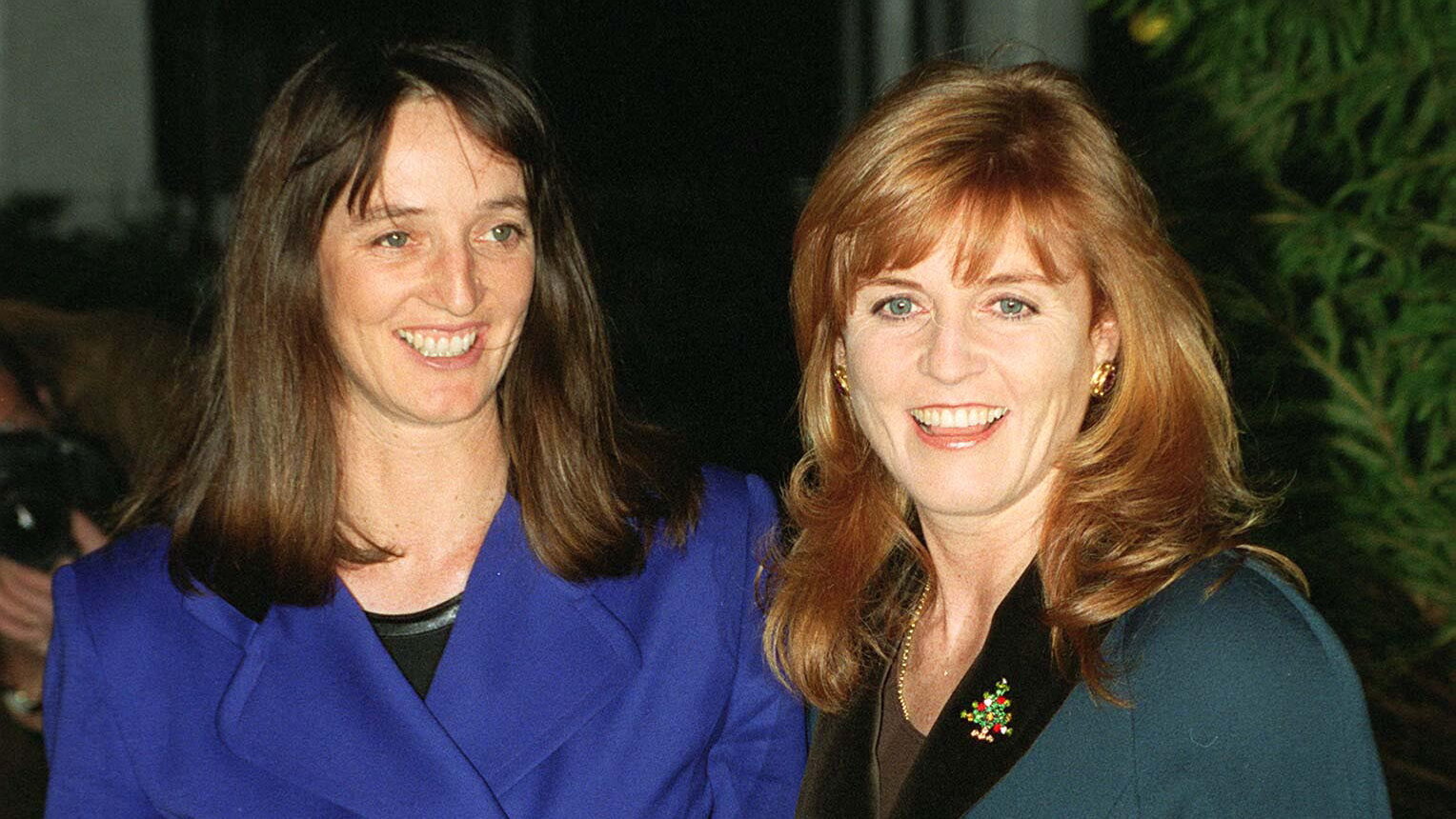 LONDON, UNITED KINGDOM - DECEMBER 03:  Sarah, Duchess Of York, And Her Sister Jane Leudecke  At "tidings For Joy", A Family Carol Concert Presented By Children In Crisis At St. Paul's Church, Onslow Square, London  (Photo by Tim Graham Photo Library via Getty Images)